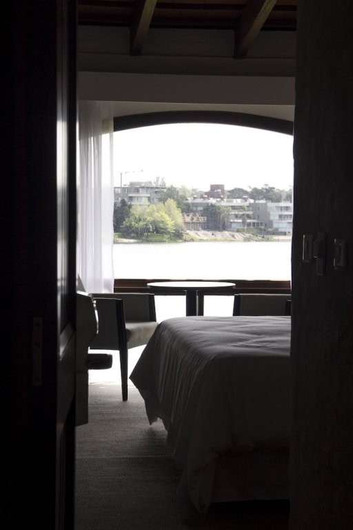 Фото Wyndham Garden Montevideo Carrasco