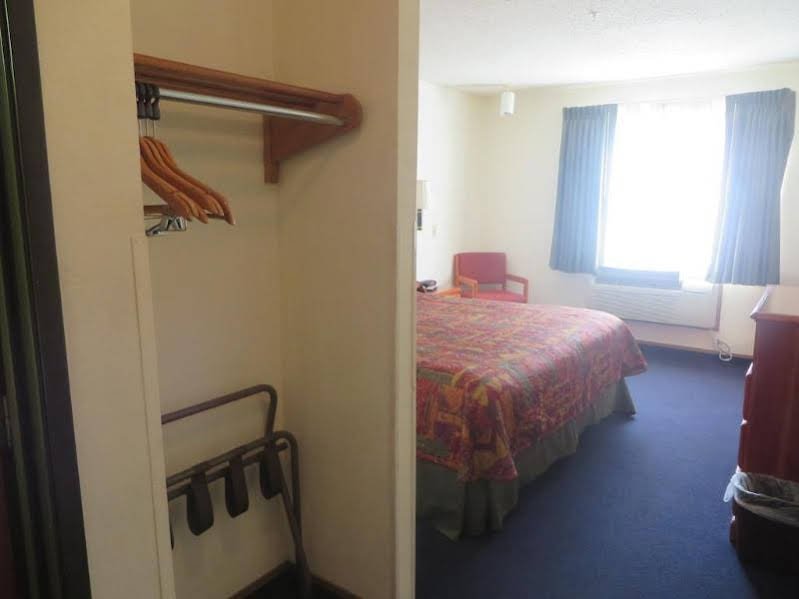 Фото Super 8 by Wyndham Denton