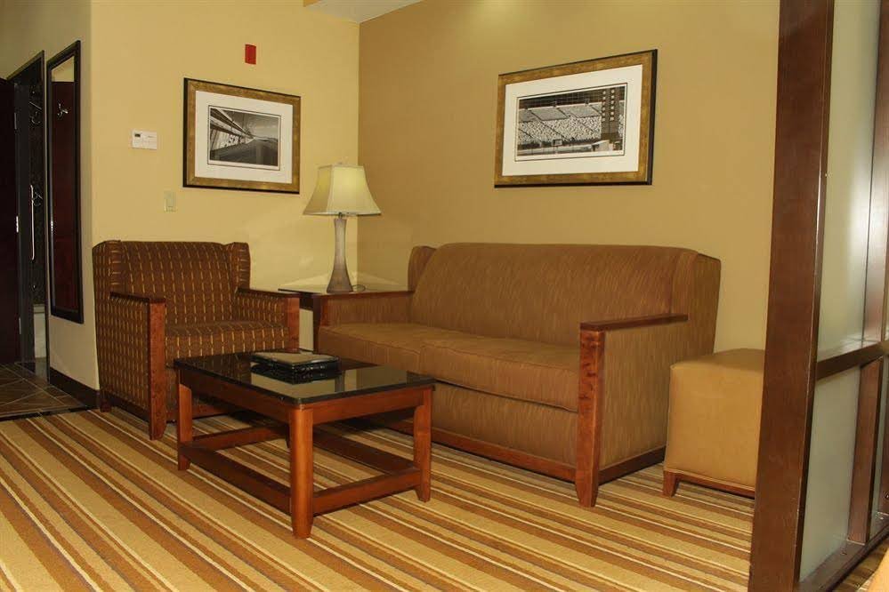 Фото Best Western Premier Kc Speedway Inn & Suites