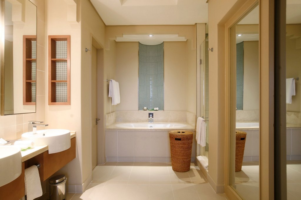 Фото Suncoast Hotel