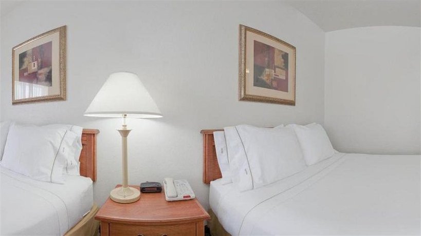 Фото Holiday Inn Express & Suites Omaha West, an Ihg Hotel