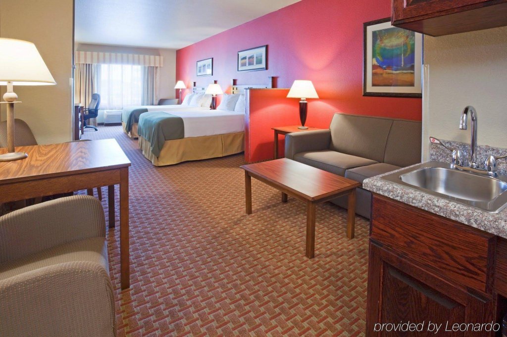 Фото Baymont Inn & Suites by Wyndham Sturgis