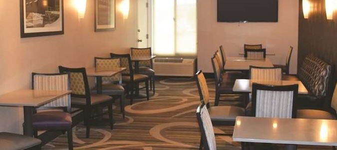 Фото La Quinta Inn by Wyndham Binghamton - Johnson City