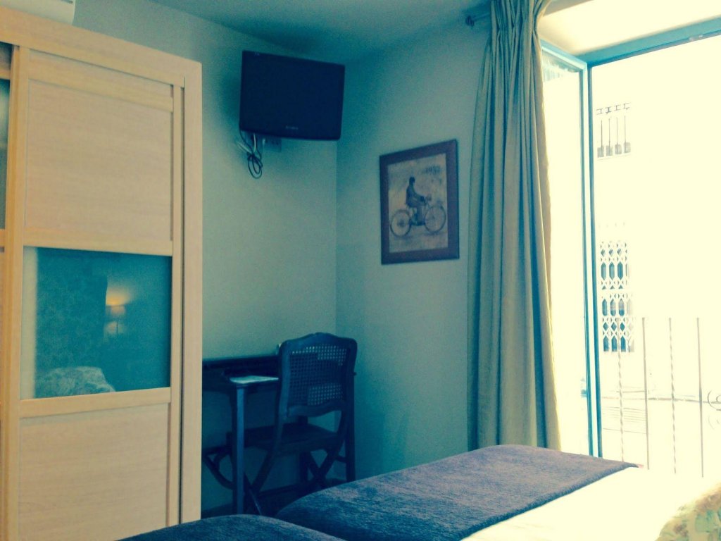 Фото Hotel Conde de Cárdenas