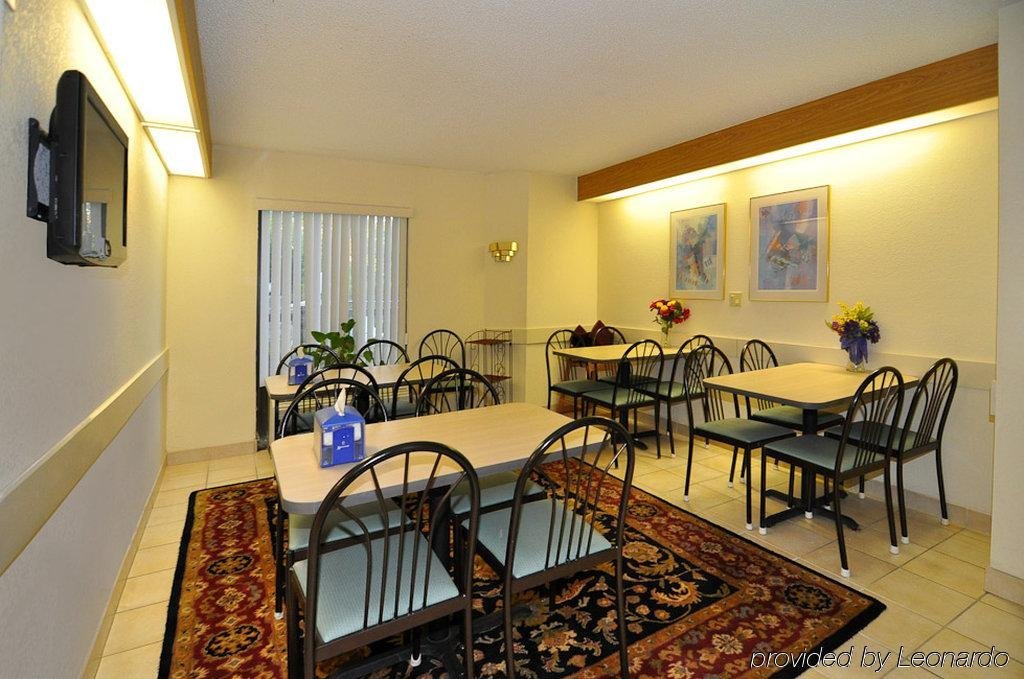 Фото Red Roof Inn Pensacola Fairgrounds