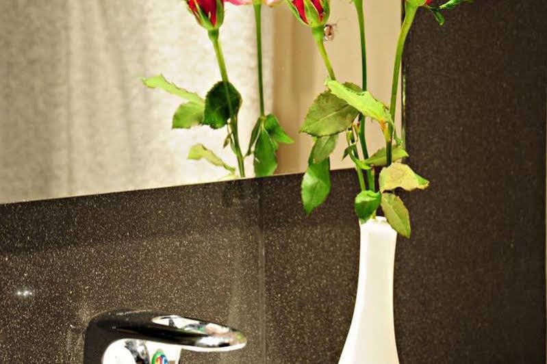 Фото Dolphin Suites