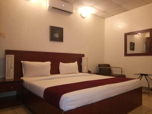 Гостиница Hotel Rosebud Suites & Apartments в Абудже