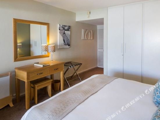 Фото The Bay Hotel