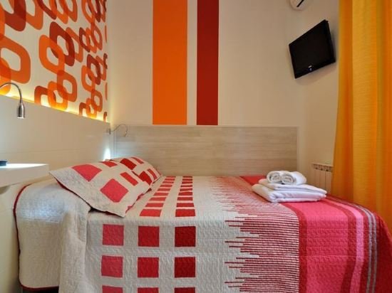 Фото Far Home Plaza Mayor Hostel