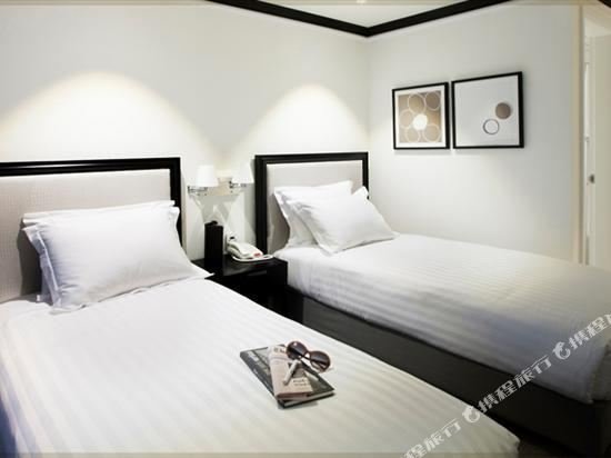 Фото The Grand Hotel Myeongdong