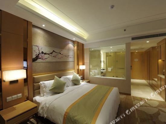 Фото Expo Plaza Hotel Qingdao