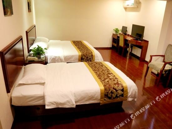 Фото GreenTree Guiyang Shifu Court Street Hotel