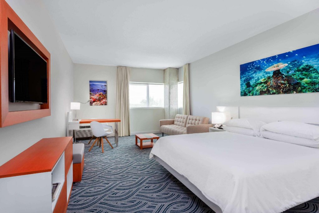 Фото Tryp by Wyndham Maritime Fort Lauderdale