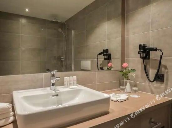 Фото Radisson Blu Badischer Hof Hotel, Baden-Baden