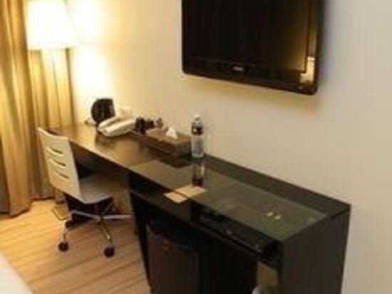 Фото The Brunei Hotel