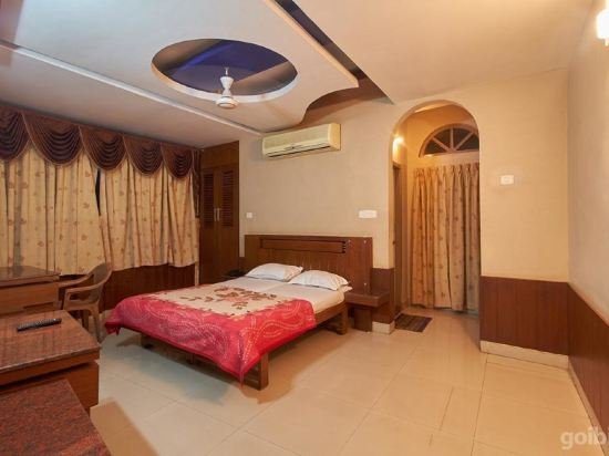 Фото New Cape Hotel