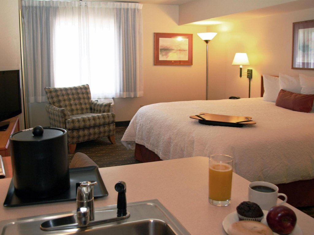 Фото Executive Residency by Best Western Navigator Inn & Suites