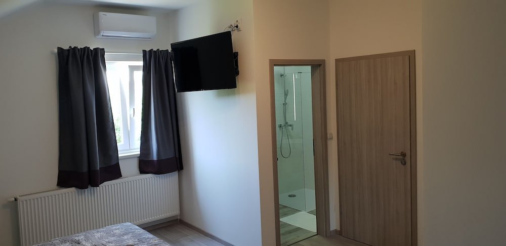 Фото Ke-to Zagreb Airport Rooms