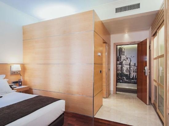 Фото The First One Madrid Preciados