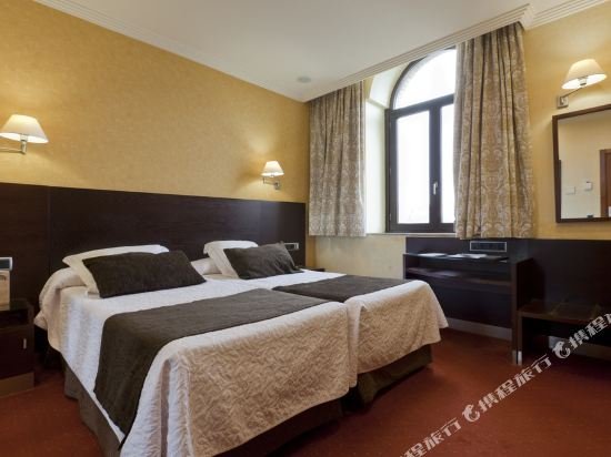 Фото Hotel San Juan de los Reyes