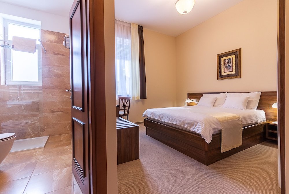 Фото Hotel Maroon