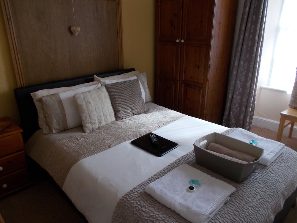 Фото The White Lion Hotel