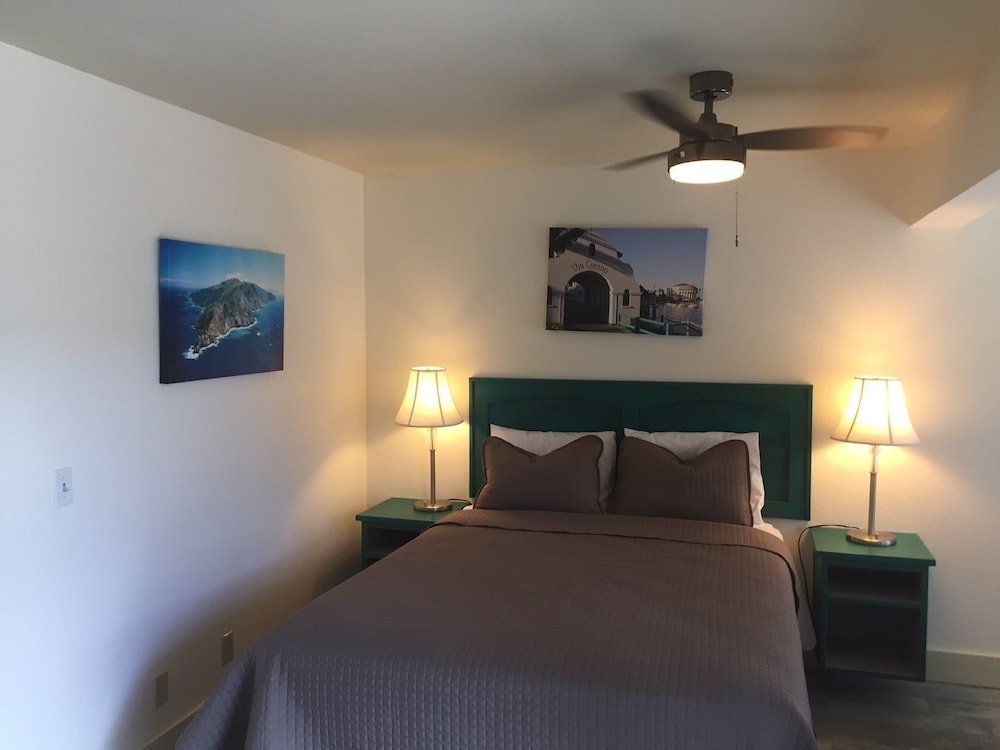 Фото Seaport Village Inn Avalon