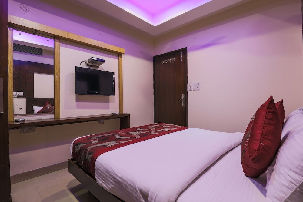 Фото Hotel Guruvas Inn