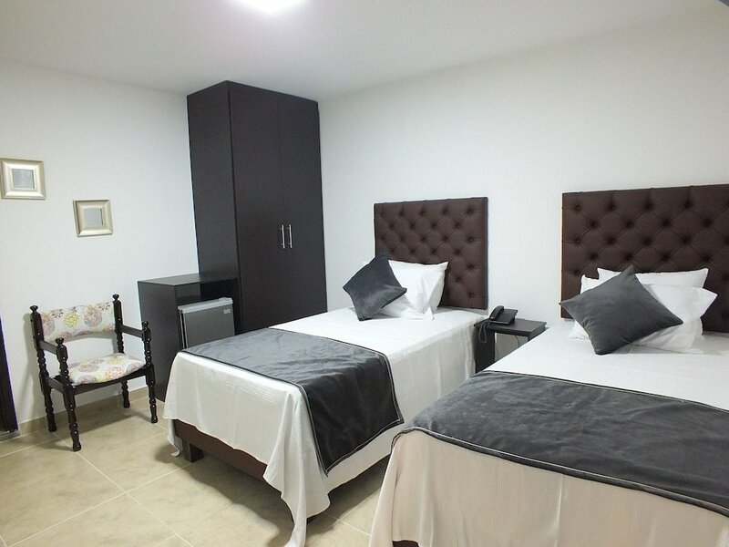 Гостиница Hotel Alamos Del Parque в Перейре