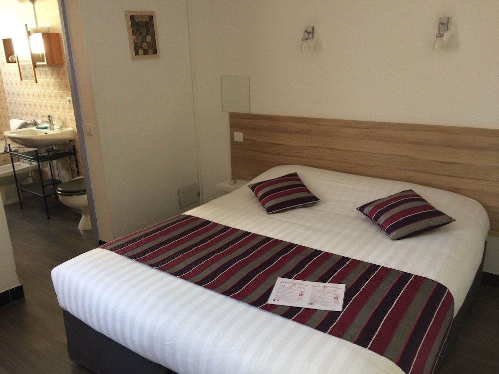 Фото Hôtel La Petite Bohème