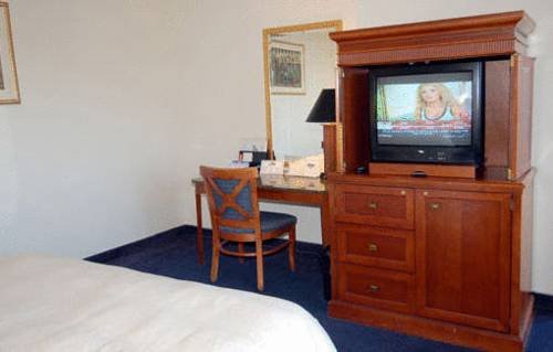 Фото Days Inn by Wyndham Red Bluff