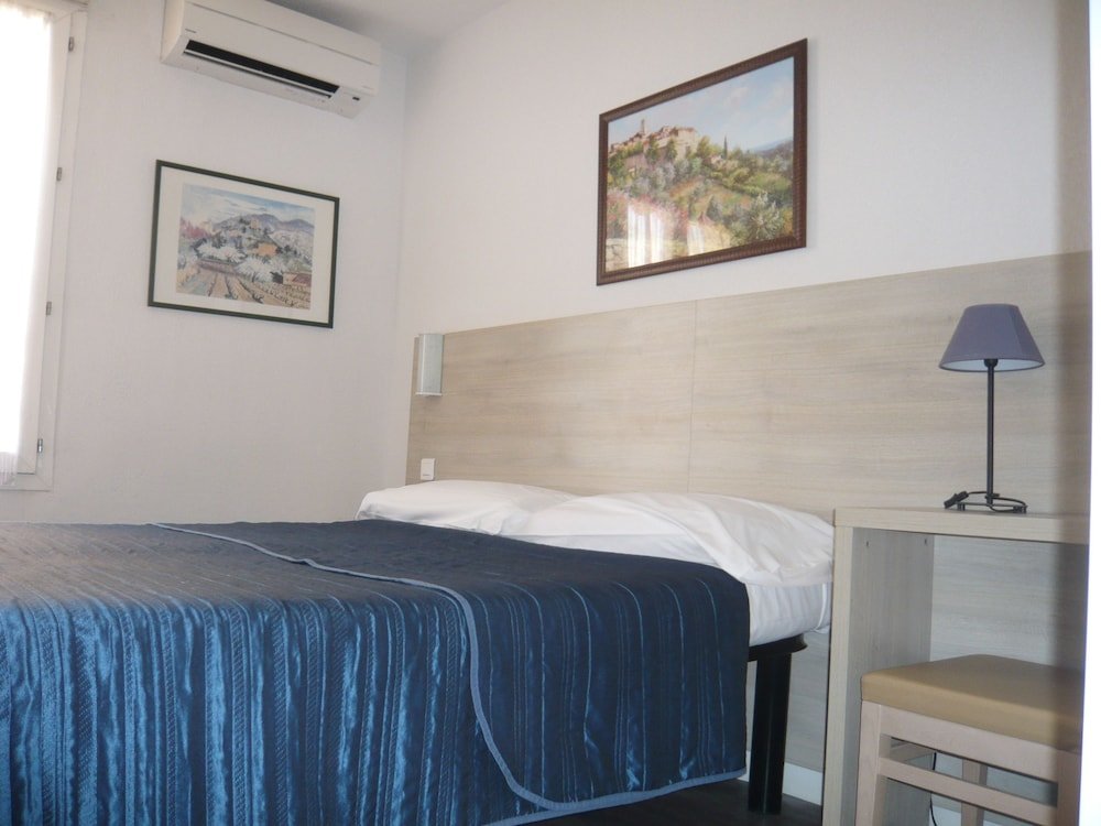 Фото Hotel Parisien