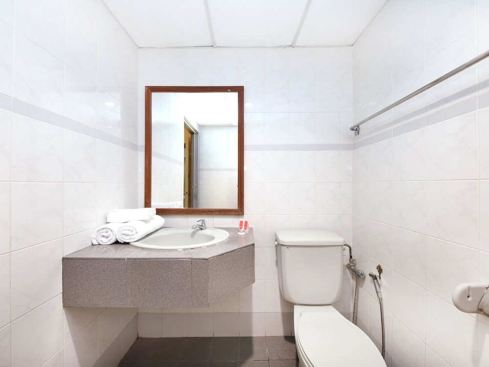 Фото Oyo 764 Hotel Famous Inn