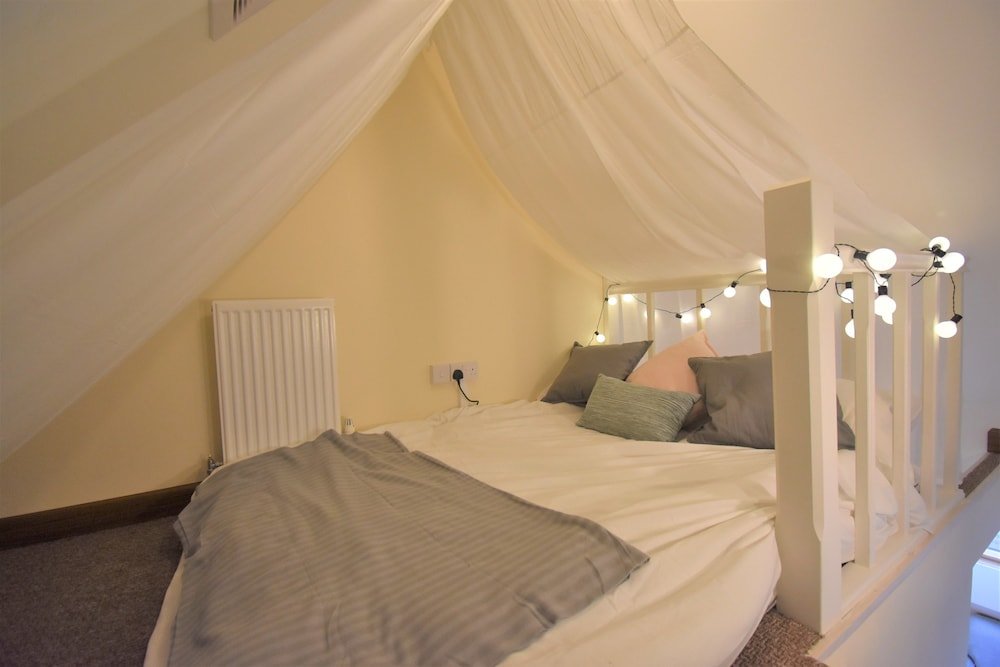 Фото Warwick Home Downey Birch