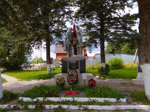 Воинское захоронение (Kaluga Region, Tarusskiy rayon, selskoye poseleniye Kuzmishchevo, selo Kuzmishchevo, Tsentralny pereulok) ، نصب تذكاري للحرب، مقبرة جماعية