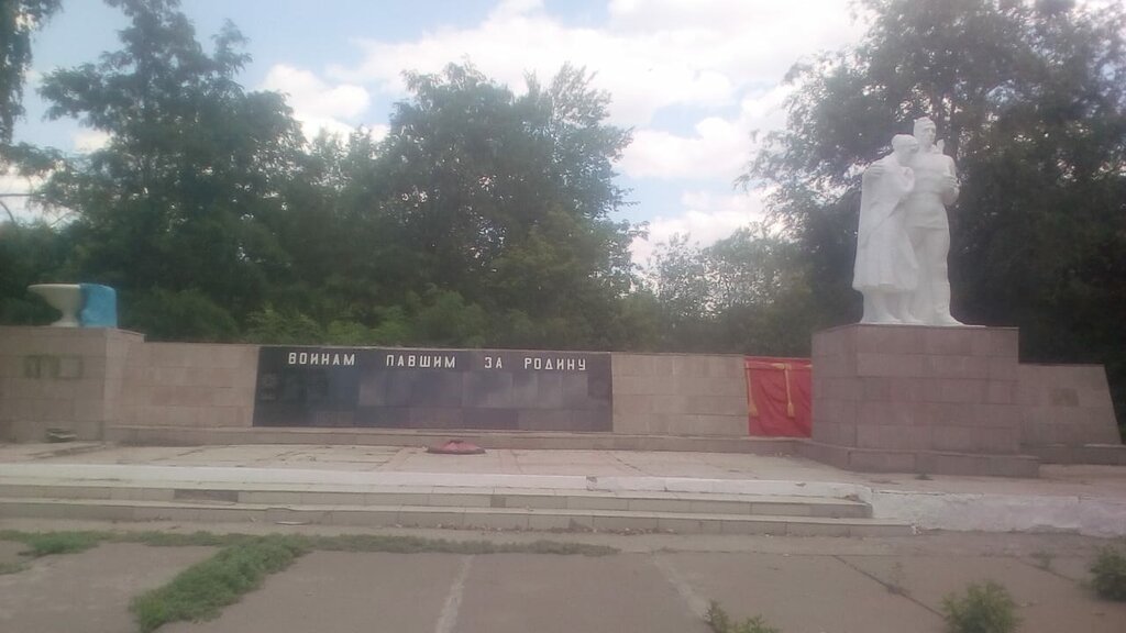Monument, memorial Скульптурная композиция в память о погибших односельчанах с. Еруслан, Saratov Oblast, photo