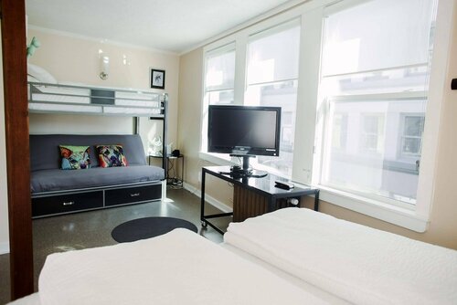 Гостиница Silverbow Inn Hotel & Suites в Джуно