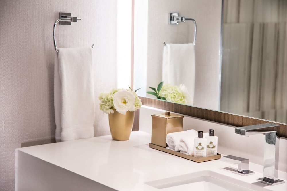 Фото The Yorkville Royal Sonesta