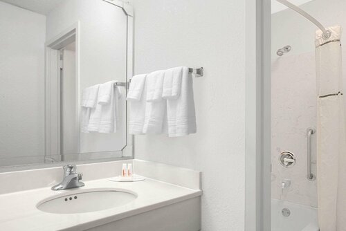 Внешний вид отеля Days Inn Hilton Head в Хилтон-Хед-Айленде, фото 4