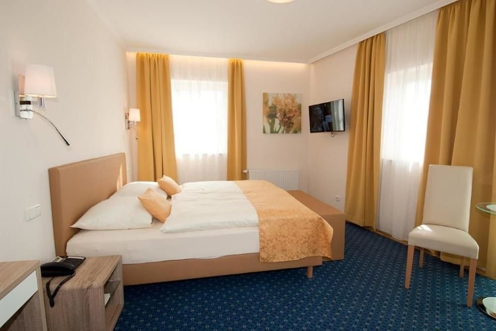 Фото Hotel Biedermeier Hof