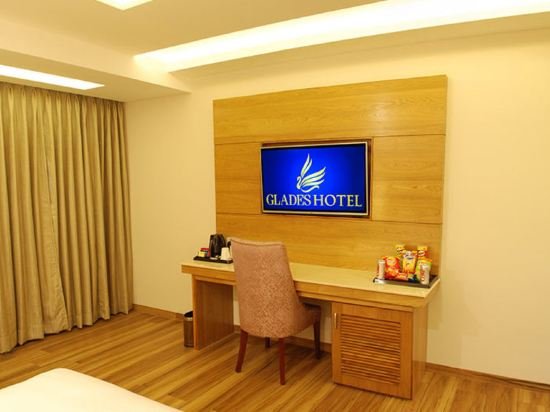 Фото Glades Hotel