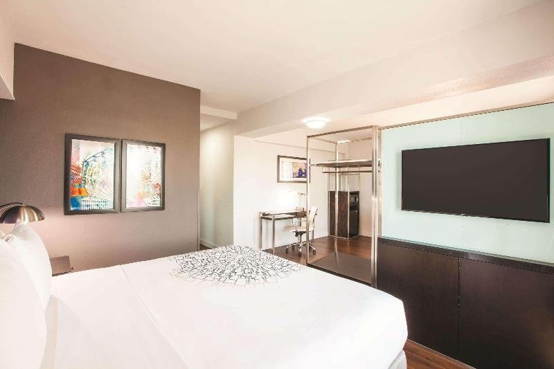 Фото Holiday Inn Express Dallas Downtown, an Ihg Hotel