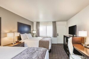 Гостиница La Quinta Inn & Suites by Wyndham Santa Barbara Downtown