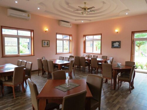 Гостиница Pongsin Resort and Restaurant