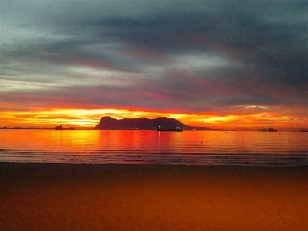 Гостиница El Bahía в Альхесироса