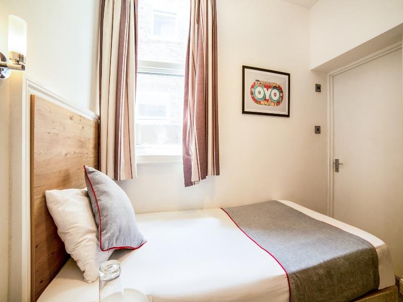 Фото Oyo TamTam Acton Hotel