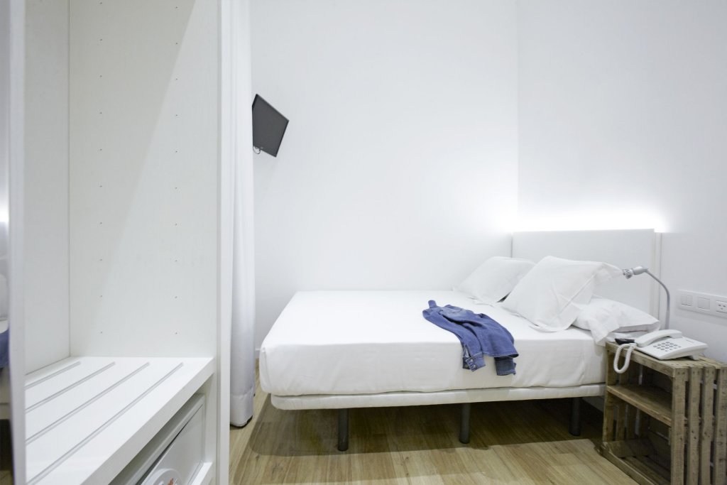 Фото Som Nit Born