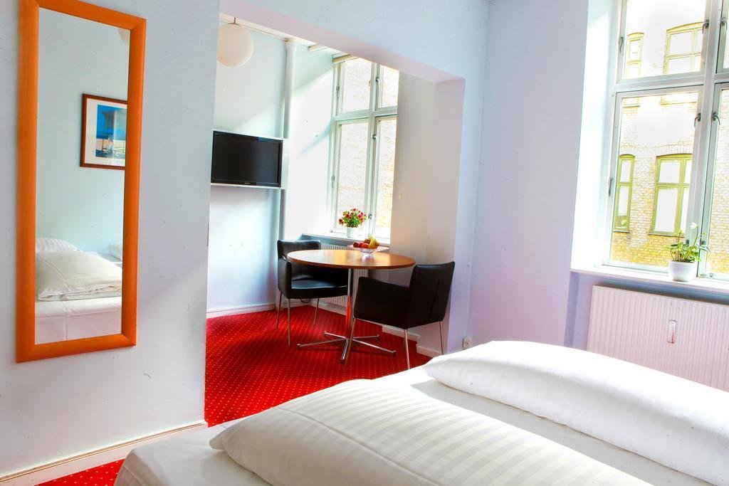 Фото отеля 1