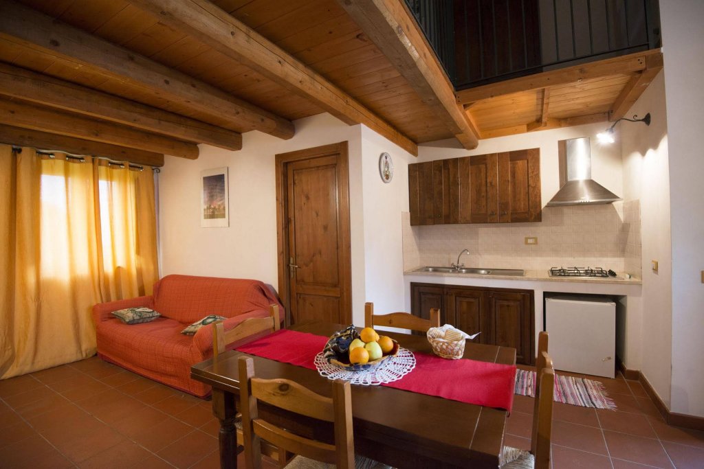 Фото Agriturismo Borgo degli Ulivi