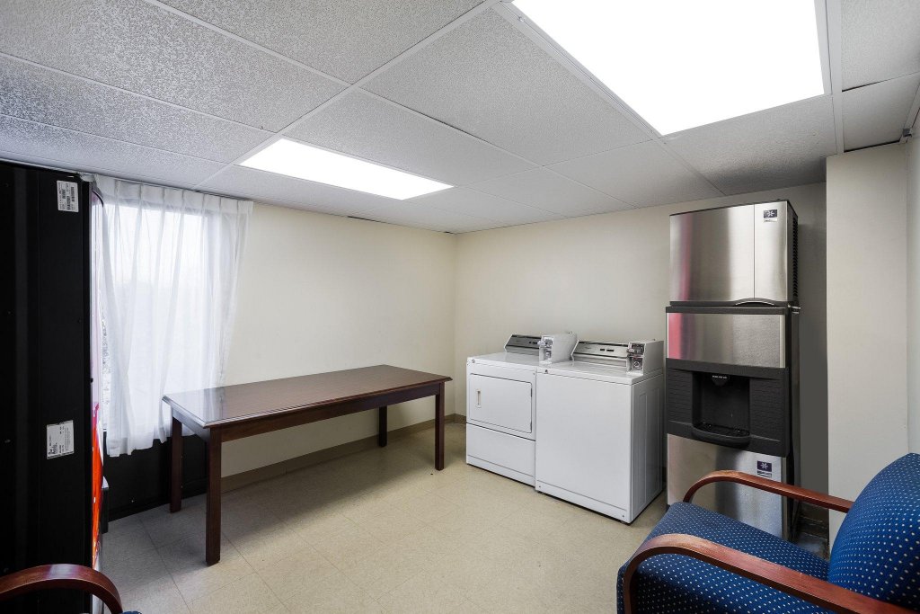 Фото Comfort Inn & Suites Airport